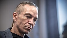 P�edseda Pirátské strany Ivan Barto� bezprost�edn� po se�tení  hlas� do...