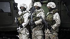 Fin�tí vojáci b�hem vojenského cvi�ení The Nordic Response 24 v Akaslompolu (9....