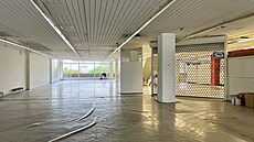 Interiér obchodního domu Prior v Most�. Budova má �ty�i nadzemní patra a jedno...