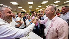 Richard Brabec (vpravo) po p�íjezdu do volebního �tábu ANO v Teplicích (21....