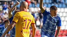 Olomoucký úto�ník Jan Kliment slaví sv�j gól v utkání proti Dukle.