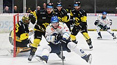 Kladenský útoník Jaromír Jágr ped brankou Litvínova