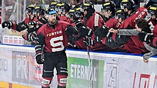 Sparanský zadák Aaron Irving na zaátku sezony táhne obranu Praan.