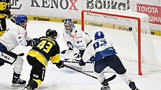 Filip Sandberg v �erném p�ekonává �t�pána Luke�e