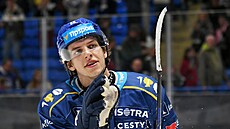 Jaromír Pytlík dkuje fanoukm po výhe 4:1 nad Kometou.