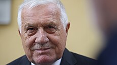 Václav Klaus bhem druhého kola voleb do Senátu. (27. záí 2024)