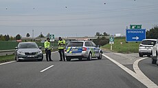 Na dálnici D55 mezi Otrokovicemi a Hulínem havaroval kamion. Na cest se tvoí...
