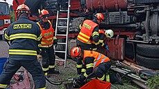 Na dálnici D55 mezi Hulínem a Otrokovicemi havaroval ráno kamion. idi utrpl...
