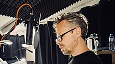 Viktor Dvo�ák p�i nahrávání Jak je d�le�ité míti Filipa