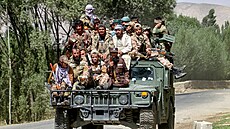 P�íslu�níci afghánského islamistického hnutí Tálibán v provincii Badach�án (1....