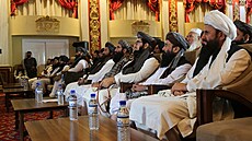 P�edstavitelé Tálibánu se ú�astní slavnostního ceremoniálu k otev�ení plynovodu...