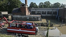 �erpání vody ze zaplavené ostravské �ásti Nová Ves. (24. zá�í 2024)