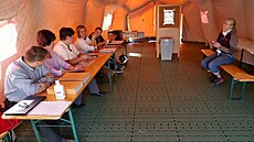 Krajské volby v �iroké Niv� na Bruntálsku se vinou povodní konají ve velmi...