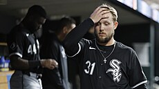 Zklamaný baseballista Zach DeLoach po porá�ce Chicaga v utkání proti Detroitu.