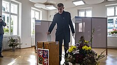 P�edseda hnutí ANO Andrej Babi� odvolil v druhém kole senátních voleb. (28....