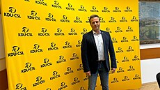 Post senátora za ��ársko bude obhajovat Josef Klement z KDU-�SL. Na snímku je vpravo s bývalým p�edsedou lidovc� Marianem Jure�kou.