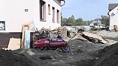 �kody po povodni na pravém b�ehu �eky B�lé v �eské Vsi na Jesenicku (24. zá�í...