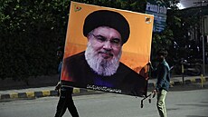 íittí muslimové v Pákistánu protestují proti izraelské armád, která zabila...