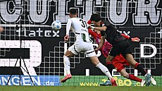 Tomá� �van�ara st�ílí vít�zný gól Mönchengladbachu v utkání s Unionem Berlín.