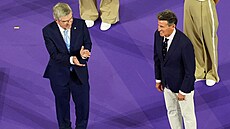 Thomas Bach (vlevo) je prezidentem Mezinárodního olympijského výboru nyní,...