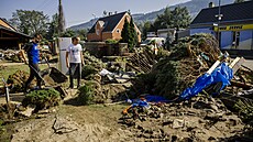 Poli�enským z �eské Vsi voda zni�ila krom� domu i rodinný pneuservis. (17. zá�í...