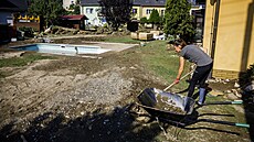 Poli�enským z �eské Vsi voda zni�ila krom� domu i rodinný pneuservis. (17. zá�í...