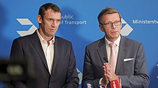 Karel Trpko a ministr dopravy Martin Kupka na tiskové konferenci k...