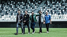 Kapela Chinaski chystá na 7. �ervna 2025 koncert v hradecké fotbalové arén� k...