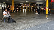 Reakcí oslovení cestující pova�ují za jednu z nejodpudiv�j�ích stanic metra...