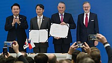 Premiér Petr Fiala (ODS) a jihokorejský prezident Jun Sok-jol navtívili závody...