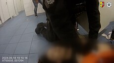 Policisté resuscitovali �enu, která zkolabovala na toaletách