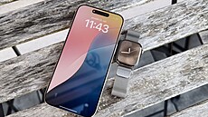Apple Watch Series 10 Titanium 42 mm a Apple iPhone 16 Pro Max