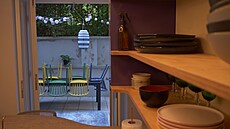 Z kuchyn� se vstupuje p�ímo na terasu. 