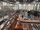 Plzesk Prazdroj zprovoznil v Plzni novou automatizovanou stec linku na...