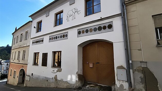 Dm U Slona (Steinbrenerova 3), rodn dm tiskae Johanna Steinbrenera, kter tak bude opraven.