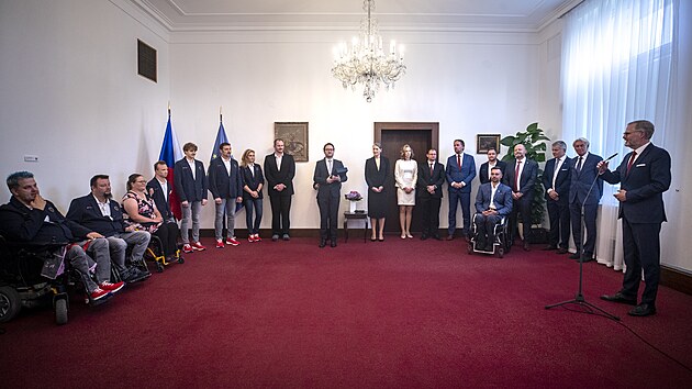 Premir Petr Fiala poblahopl eskm medailistm a podkoval jim za jejich vkony.