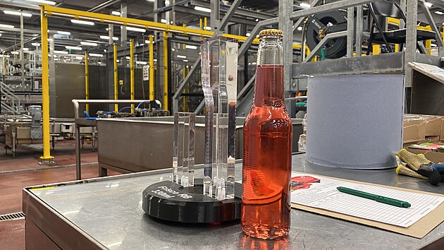 Plze�sk� Prazdroj zprovoznil v Plzni novou automatizovanou st��ec� linku na sklen�n� obaly za 700 milion�. Od ledna budou v�echny l�hve pro �esk� trh vratn�. (30. z��� 2024)