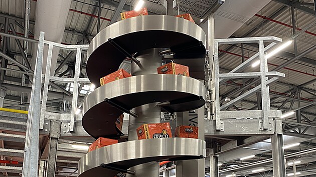 Plze�sk� Prazdroj zprovoznil v Plzni novou automatizovanou st��ec� linku na sklen�n� obaly za 700 milion�. Od ledna budou v�echny l�hve pro �esk� trh vratn�. (30. z��� 2024)