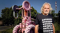 Skupina Visací zámek pat�í mezi �eské hudební legendy déle ne� �ty�icet...