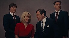 Nicholas Alexander Chavez, Chloë Sevigny, Javier Bardem a Cooper Koch v seriálu...