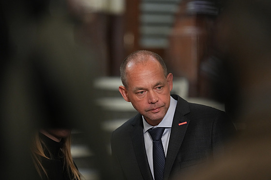 Premiér Petr Fiala na ministerstvu pro místní rozvoj uvedl Petra Kulhánka do...