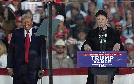 Elon Musk na mítinku Donalda Trumpa ve m�st� Butler (5. �íjna 2024)