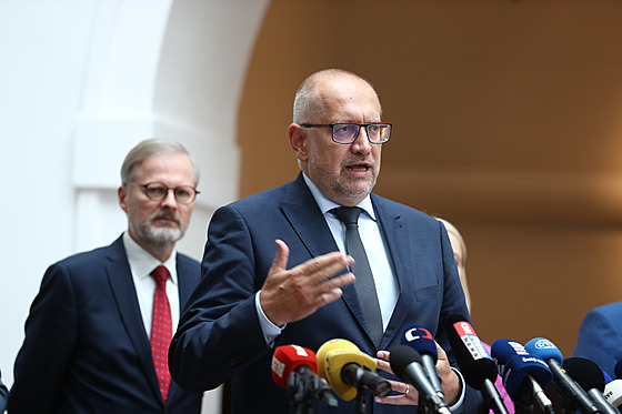 Ministr �kolství Mikulá� Bek