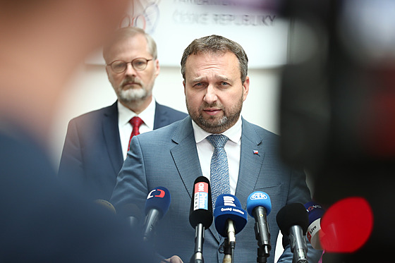 Tiskový briefing po jednání vlády. Na snímku hovoí  ministr práce a sociálních...