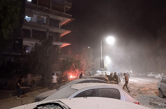 Následky leteckého úderu na obytnou budovu v dama�ské reziden�ní �tvrti Mazza,...