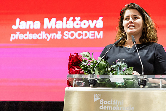 Nov zvolená pedsedkyn SOCDEM Jana Maláová na sjezdu v Hradci Králové