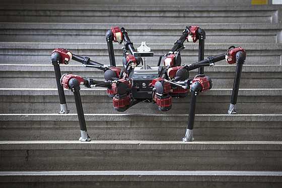 Speciální dron: Skupina multirobotických systém� z fakulty elektrotechnické...