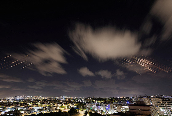 Írán odpálil na Izrael stovky raket. (1. �íjna 2024)