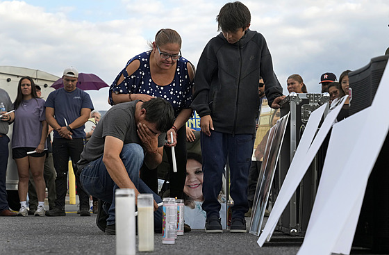 Ameri�ani ve stát� Tennessee truchlí za ob�ti ni�ivého hurikánu Helene. (3....