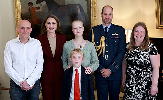 Princezna Kate, princ William a Liz Hattonová s bratrem a rodi�i ve Windsoru...